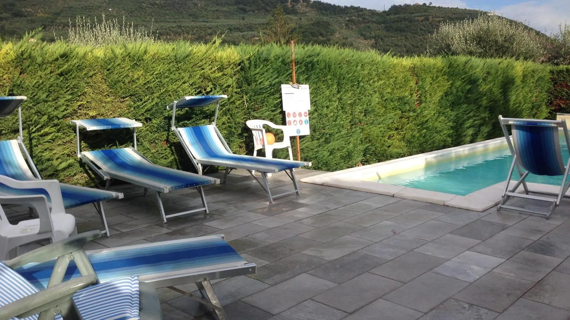 Casetta N.2 Con Piscina contacts